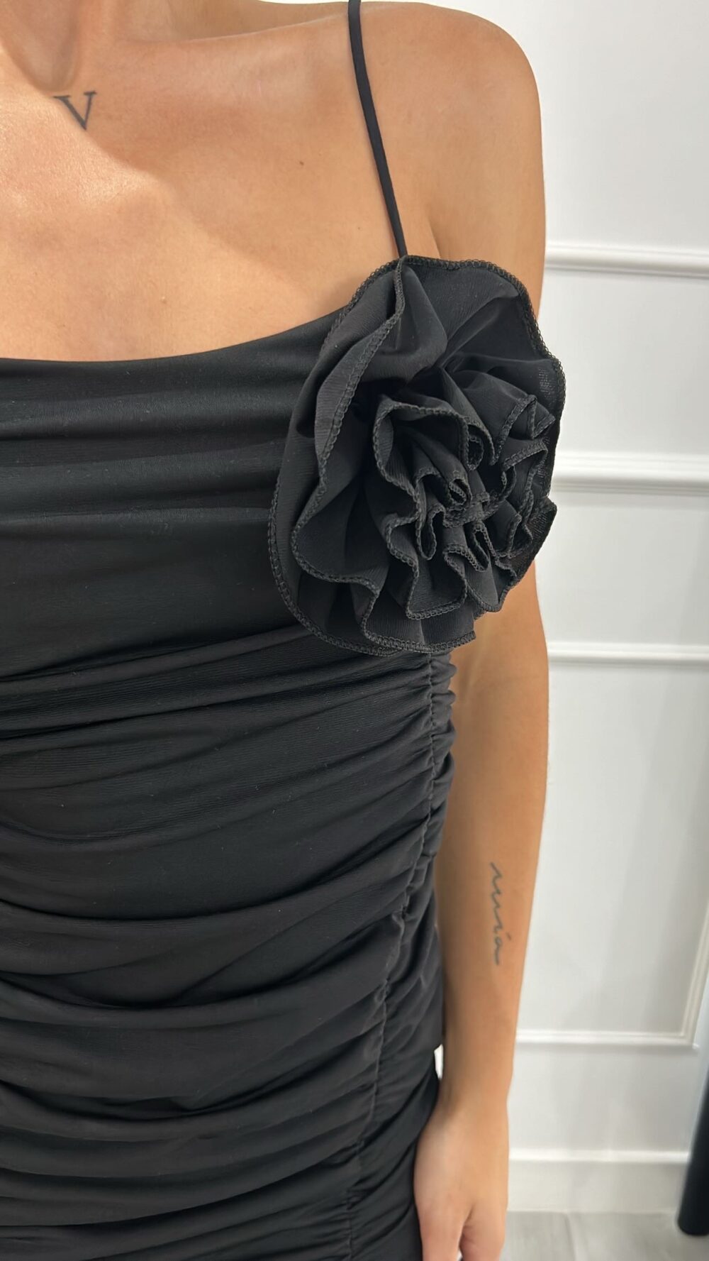 Vestido flor negro - Imagen 2