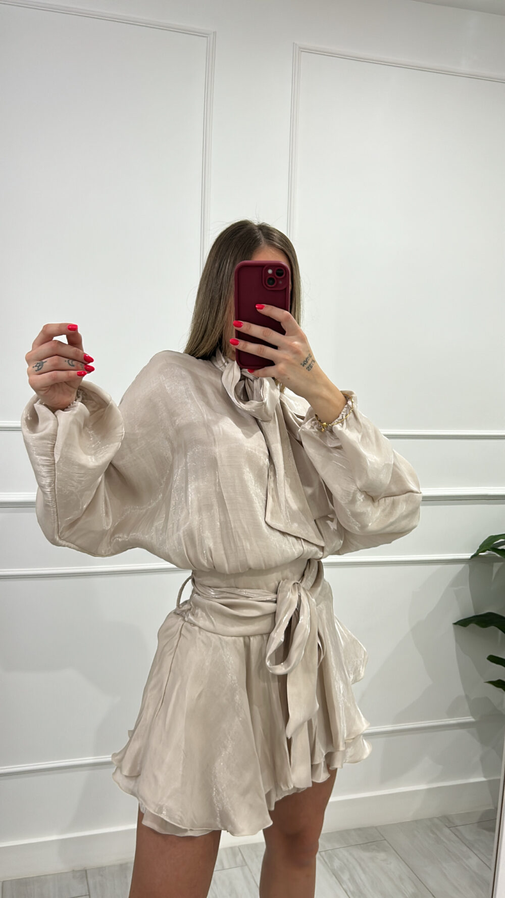 Vestido satén beige