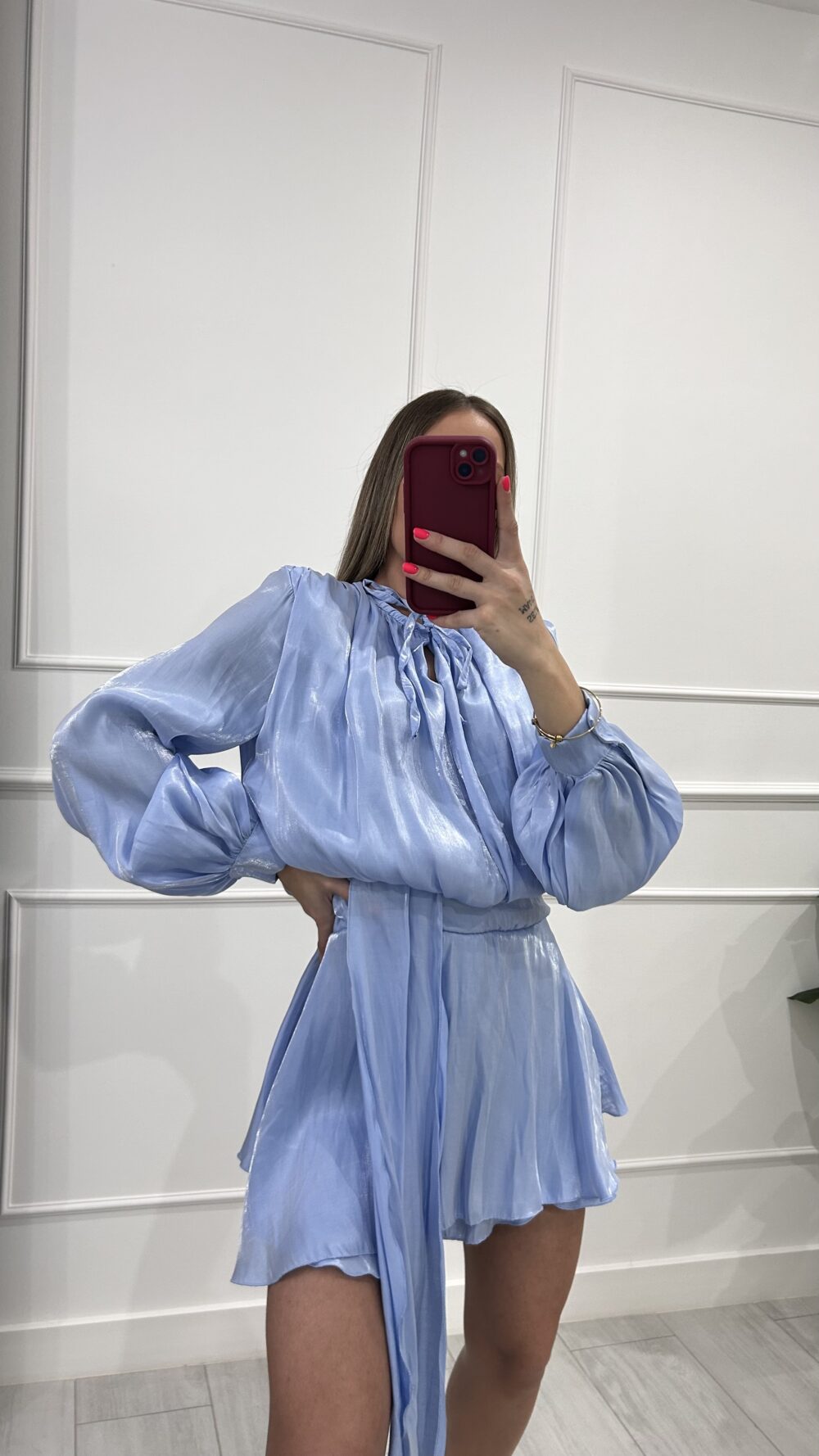 Vestido satén celeste