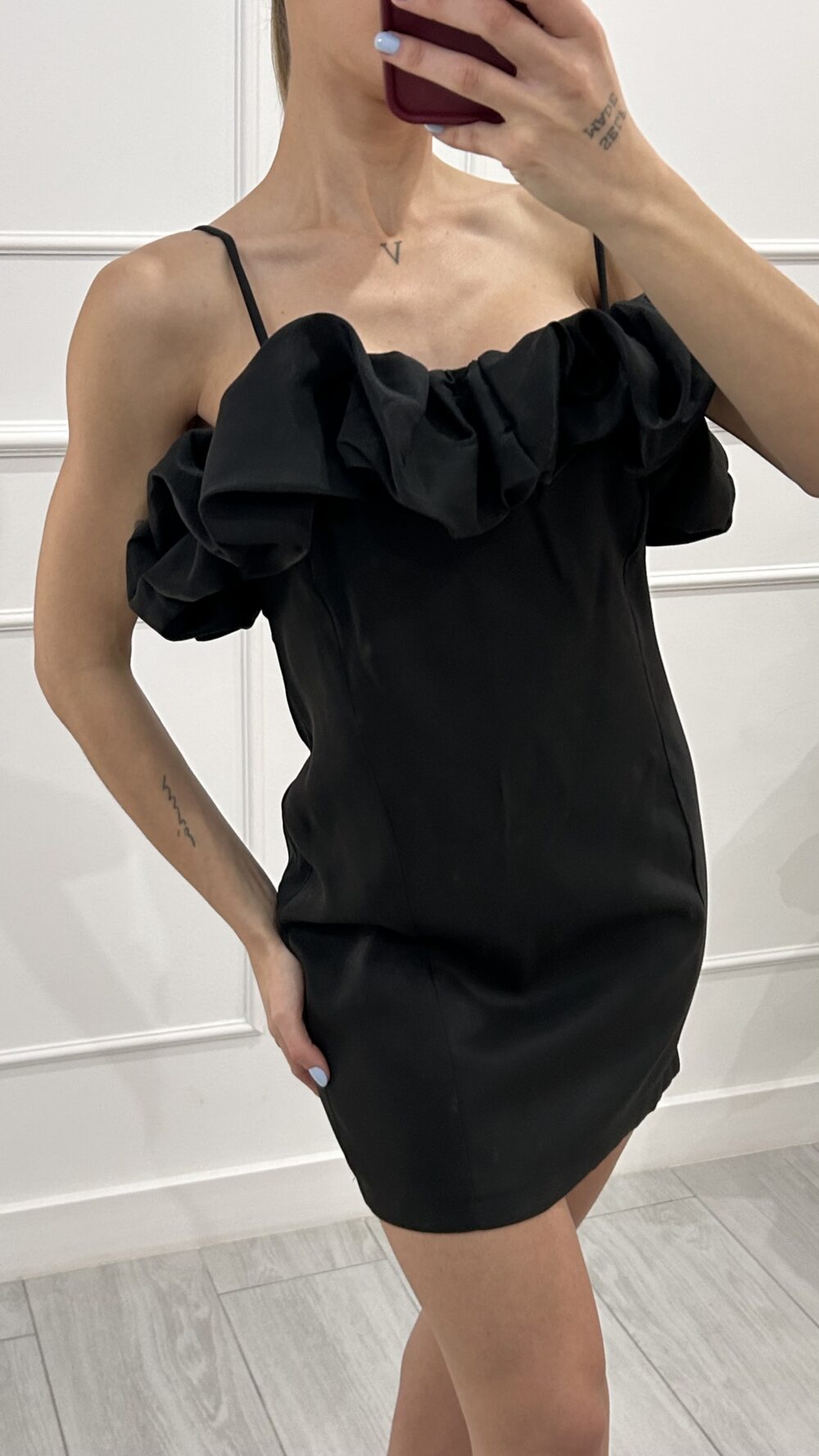 VESTIDO VOLANTE SATINADO