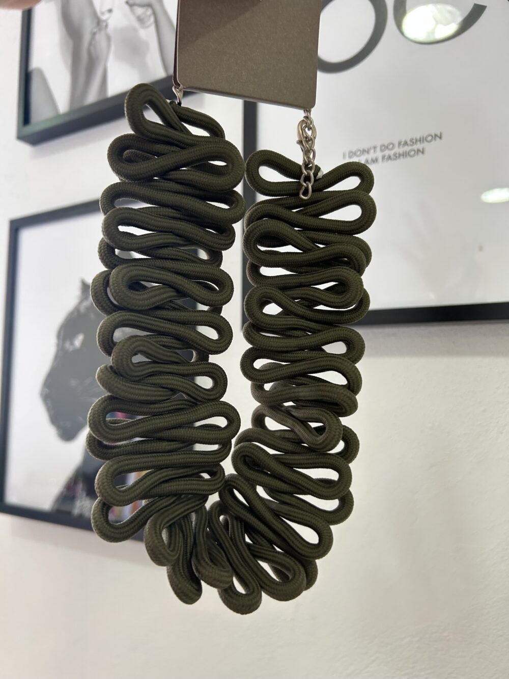 Collar kaki