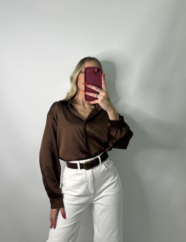 Blusa satén chocolate