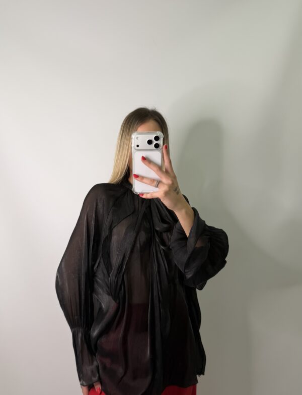 Blusa semitransparente lazada