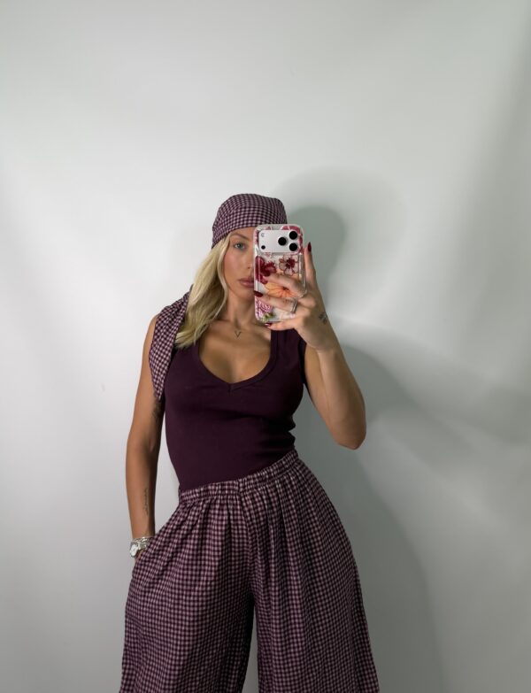 Pantalón Vichy berenjena con pañuelo