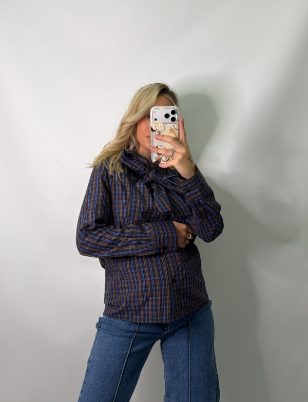 Camisa lazada azul marino y marron